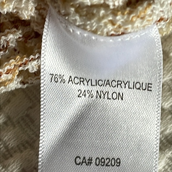 Knit over the head top with short scalloped sleeves - Picture 8 of 8